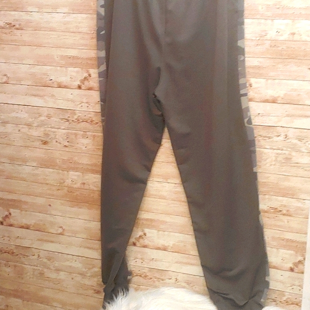 Sweatsuit - Picture 5 of 8
